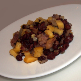 Салат из вареной фасоли