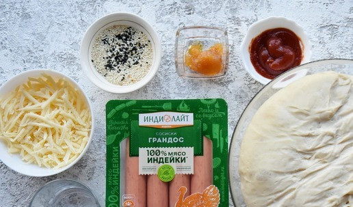 1. Этап. Пицца Большая перемена: Готовлю продукты для приготовления мини пицц с сосисками из индейки 