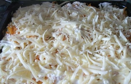 1. Этап. Кабачки по-венски: 12. Посыпать тертым сыром. И поставить в духовку, пока сыр не расплавится.