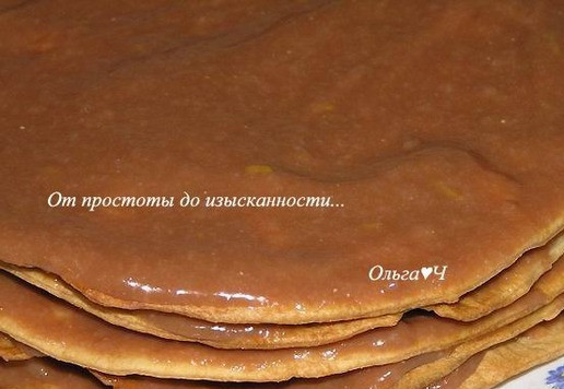 1. Этап. Постный шоколадный торт а-ля Наполеон: Повторите с остальными коржами (один корж оставьте для украшения), укладывая их друг на друга.
