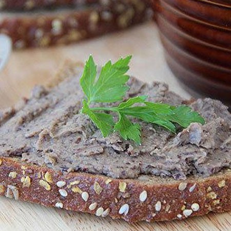 1. Stage. Bean Pate: Pour the whole mass with a blender until smooth, if the paste is too thick then pour a few tablespoons of the broth from under the beans.