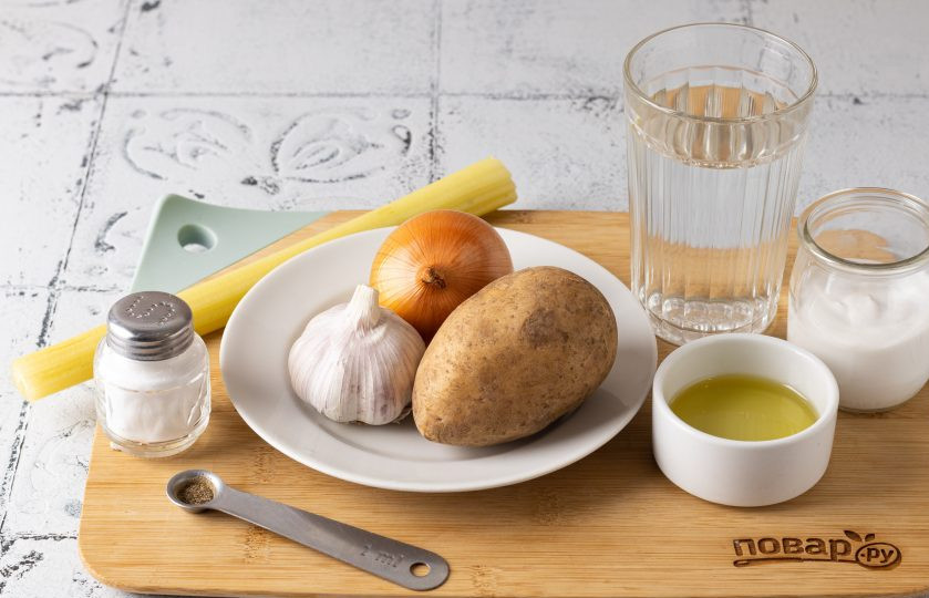 1. Этап. Чесночный суп: Подготовьте все ингредиенты.