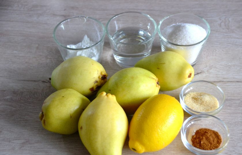 1. Этап. Торт Груши в карамели: Приготовьте ингредиенты для грушевого конфи: груши 5 шт., 1 лимон, 200 грамм сахара, 10 грамм кукурузного крахмала, 10 грамм желатина, 60 мл. воды.
