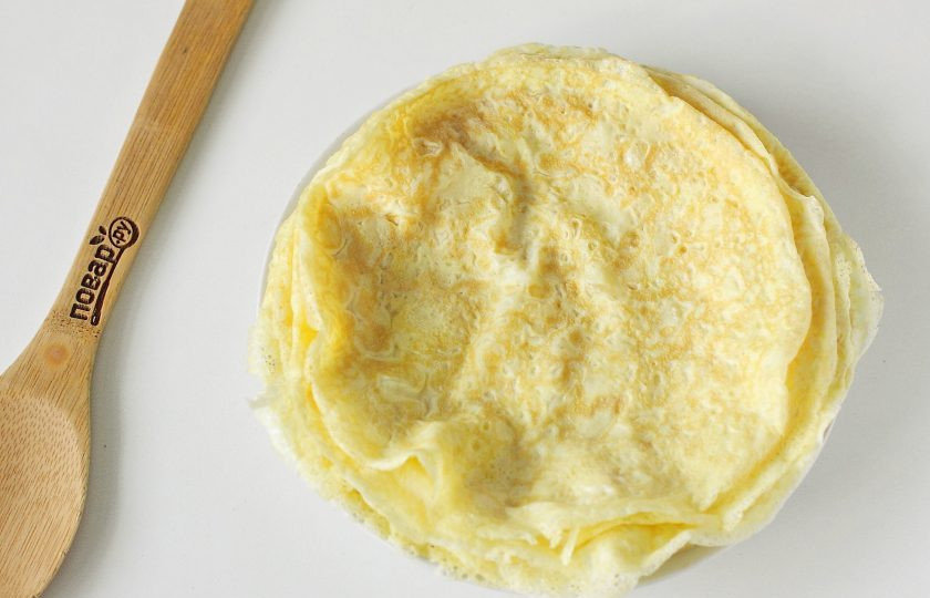 1. Этап. Блинный салат: Таким образом испеките все блины.