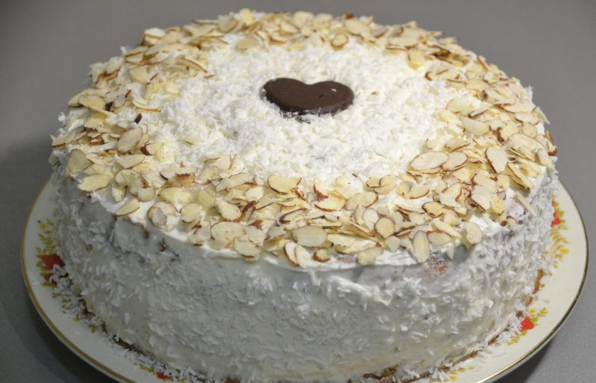 1. Этап. Мокрый бисквит: Пропитала пропиткой с ликером 