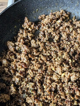 1. Этап. Острый жареный фарш по-тайски: Хорошо перемешать и снять с огня.