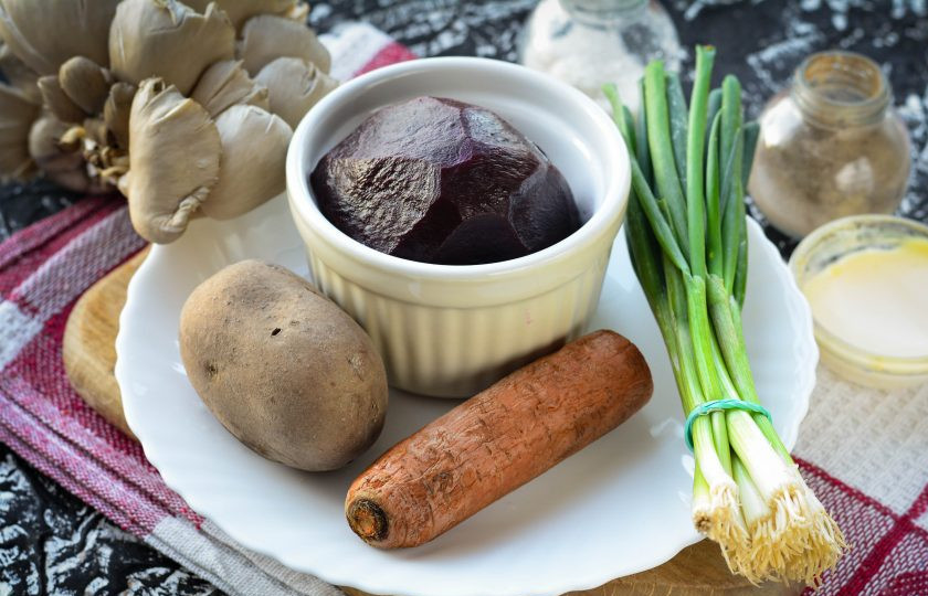 1. Этап. Селедка под шубой постная: Подготовьте ингредиенты.