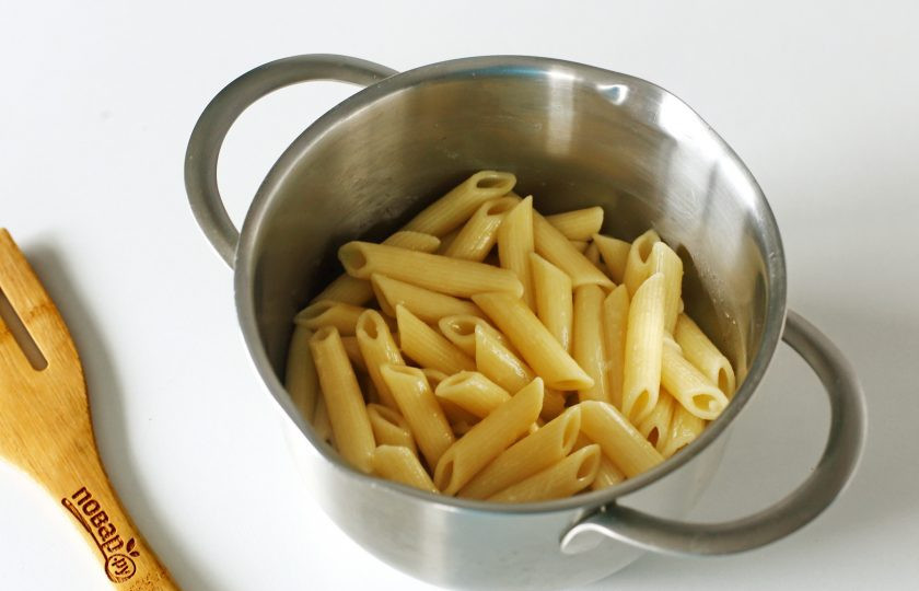 1. Этап. Паста с кальмарами в томатном соусе: У меня на гарнир паста, но можно подать блюдо с отварным рисом или свежими овощами.