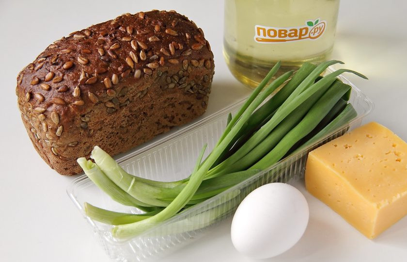 1. Этап. Бутерброды с луком и сыром: Подготовьте все ингредиенты.