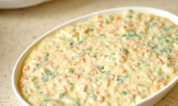 1. Этап. Запеканка из рыбы и картофеля: И заливаем все соусом.