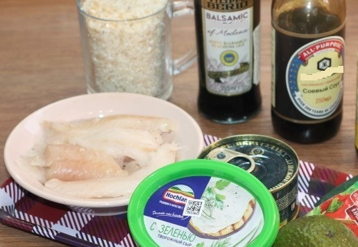 1. Этап. А-ля роллы с рыбой, сыром и авокадо: 1. Продукты для приготовления.