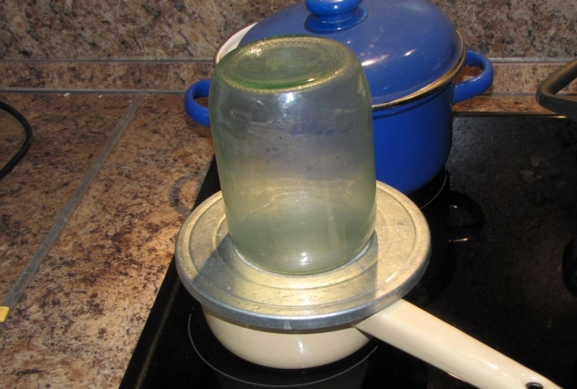 1. Этап. Маринованные огурцы без стерилизации: Банки простерилизовать.