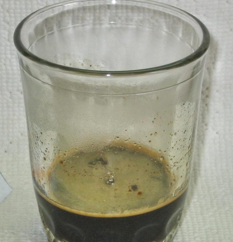 1. Этап. Тирамису Вива Италия: 1. Приготовим заварной кофе, затем процеживаем и добавляем растворимый. Оставляем для полного остывания, а тем временем займемся тортом.