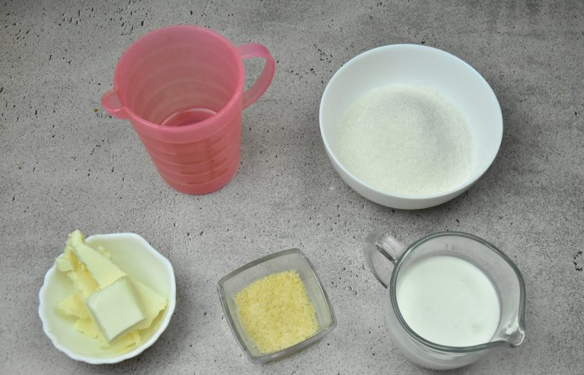 1. Этап. Торт Медок: Для оформления верха торта приготовьте карамельный соус. Подготовьте продукты.