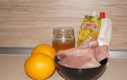 1. Этап. Куриная грудка в аэрогриле: 1. Вот такой небольшой набор ингредиентов мы будем использовать.