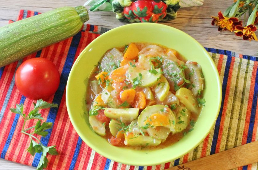 1. Этап. Соте из кабачков и помидоров: Соте из кабачков и помидоров готово. Вкусно в теплом и в холодном виде.