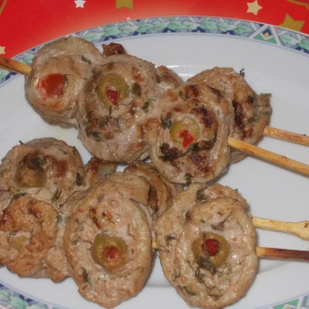 Свиные рулетики на шпажках