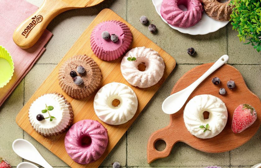 1. Этап. Десерт с желатином и творогом: Десерт с желатином и творогом готов. Перед подачей можно украсить десерт мятой, свежими или замороженными ягодами или фруктами. Приятного аппетита!