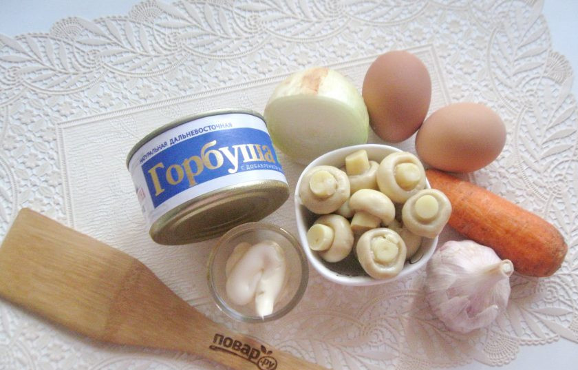 1. Этап. Салат с консервированной горбушей и грибами: Подготовьте ингредиенты для приготовления салата.