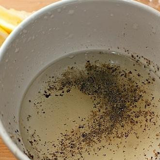 1. Этап. Салат из кабачков с кедровыми орешками: 3. Чтобы приготовить заправку, перемешать кедровое масло, лимонный сок, специи и мед. Взбить вилкой до однородности. Заправить салат и перемешать.