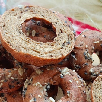 Свекольные бублики с семечками