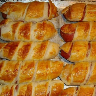 Сардельки в тесте в духовке
