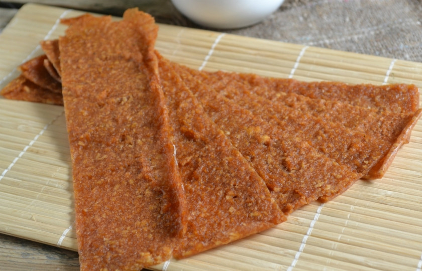 1. Этап. Яблочная пастила: Пастила готова. Снимите ее с пергамента, порежьте на квадратики или полосочки.