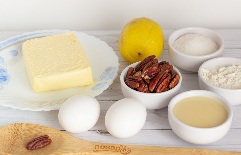 1. Этап. Пирожные с орехами пекан: Подготовьте все необходимые ингредиенты. Масло заранее достаньте из холодильника, оно должно быть комнатной температуры.