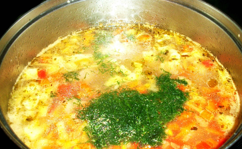 1. Этап. Щи из соленой капусты: Через пятнадцать минут выключаем. Щи из квашеной капусты готовы! Последний штрих - добавляем зелень и закрываем крышкой.