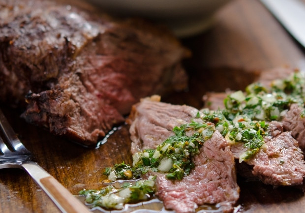 1. Этап. Аргентинский соус Чимичурри: Приправьте мясо, салат или овощи соусом и подавайте к столу. Приятного!