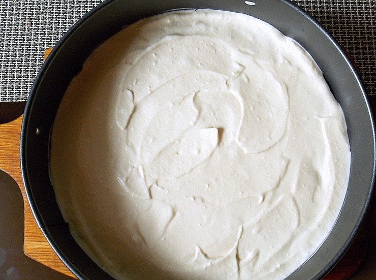 1. Этап. Торт с джемом и сыром Филадельфия: Закройте все оставшейся массой.