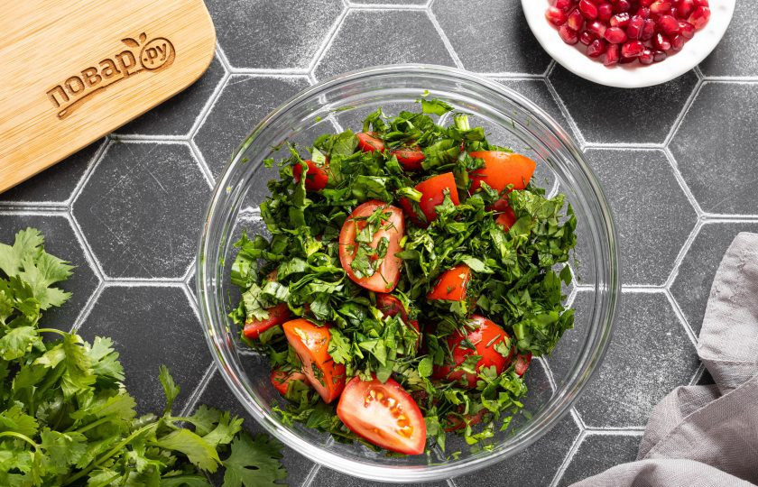 1. Этап. Салат Броцеули: Аккуратно перемешайте.