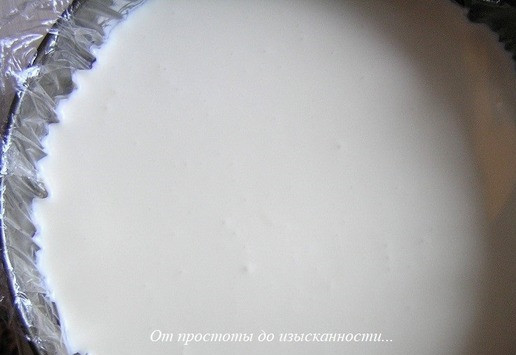 1. Этап. Торт Белый танец: Затем залейте оставшимся муссом, уберите в холодильник до полного застывания.