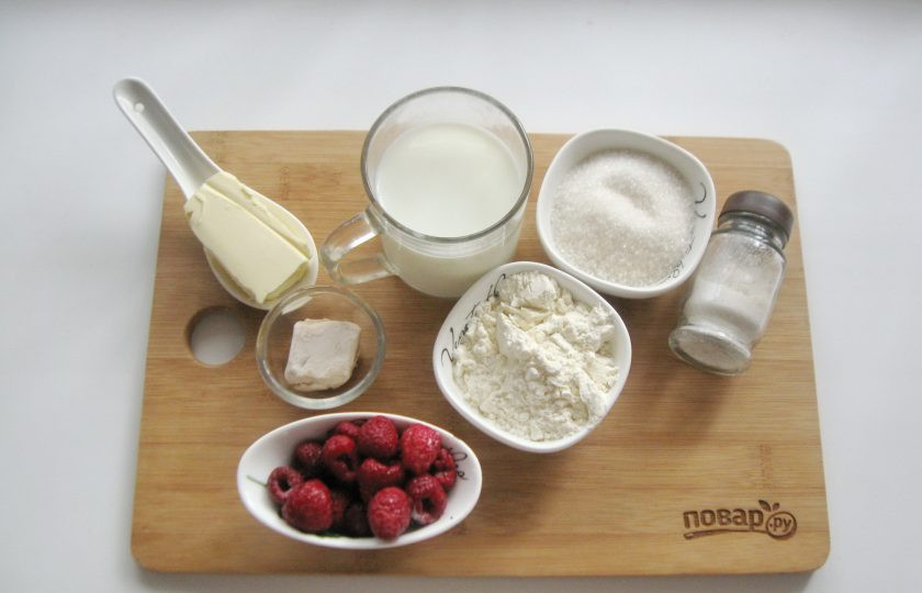 1. Этап. Дрожжевой пирог с малиной: Подготовьте ингредиенты для приготовления пирога с малиной.