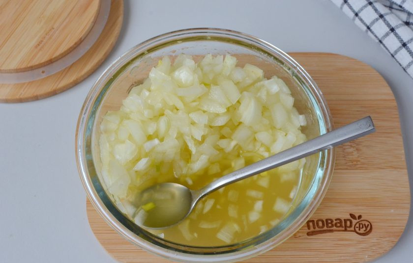 1. Этап. Репчатый лук от кашля: Через 3 часа уже будет достаточное количество сока.