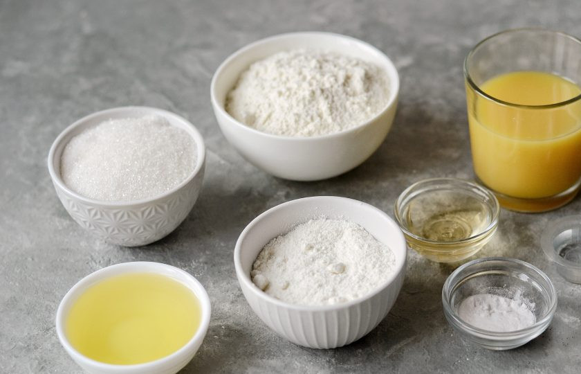 1. Этап. Торт из кокосовой муки: Подготовьте все ингредиенты для бисквита.