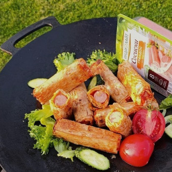 Сосиски в лаваше на садже