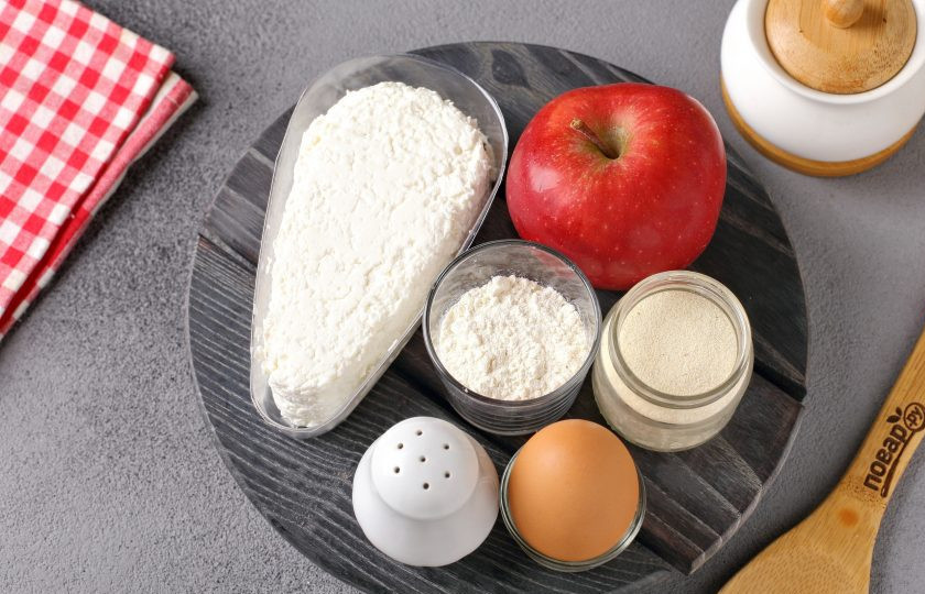 1. Этап. Сырники с яблоками в духовке: Подготовьте все ингредиенты.