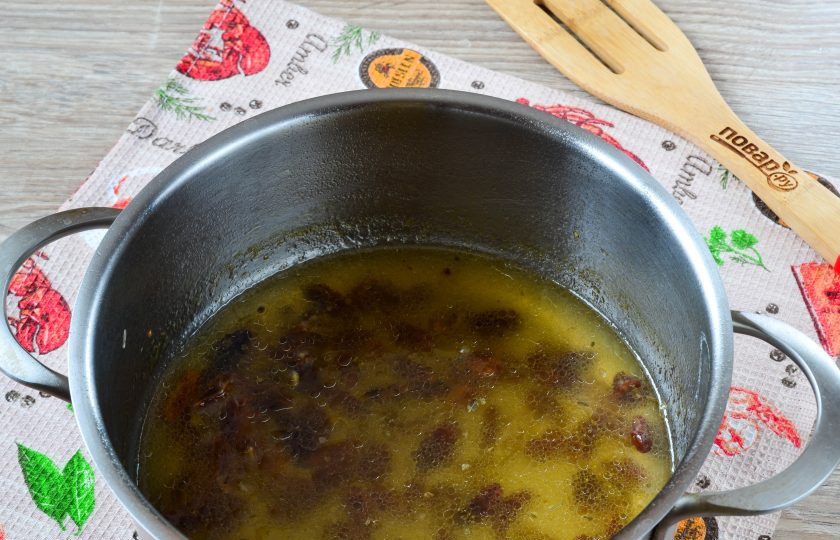 1. Этап. Медовый цыпленок из Винтерфелла: Соус готов. Он получился очень ароматным!