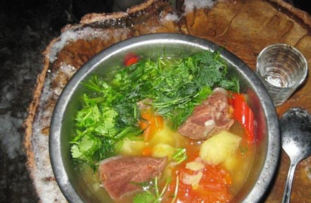 1. Этап. Шурпа из лосятины: Ну вот и все, шурпа готова! При подаче посыпаем измельченной зеленью кинзы, петрушки и укропа. Приятного аппетита!