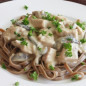 Паста тальятелле с соусом из курицы и грибов