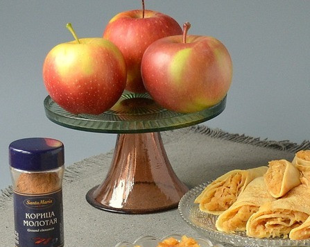 1. Этап. Яблочная начинка для блинов: Остудить и начинить блинчики, которые можно испечь по любому наилучшему для вас рецепту.