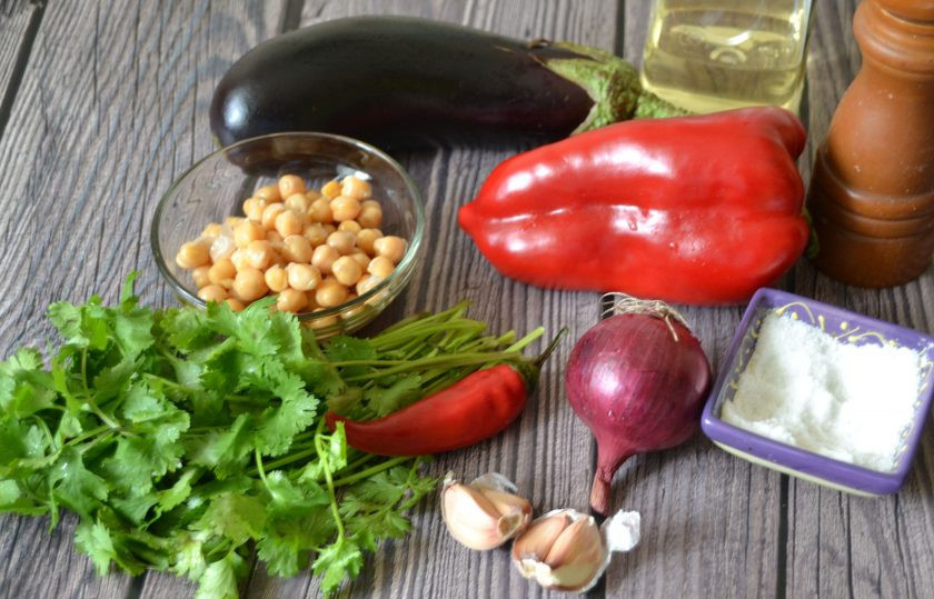 1. Этап. Кавказский салат: Подготовьте ингредиенты.