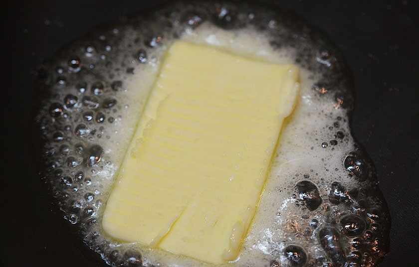 1. Этап. Лазанья с ароматом моря: 4. Растопите сливочное масло.