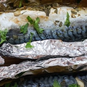 Скумбрия в духовке в фольге