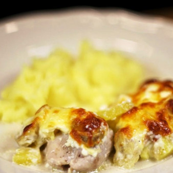 Куриное мясо с ананасами и бананами