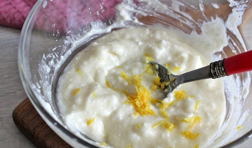 1. Этап. Венгерская ватрушка с грушей: Добавить цедру лимона, перемешать.