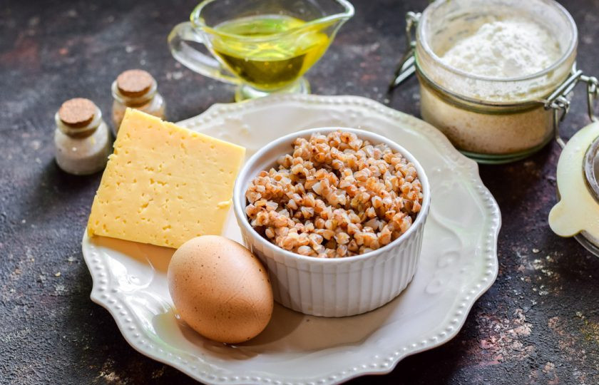 1. Этап. Гречневые котлеты с сыром: Подготовьте ингредиенты.