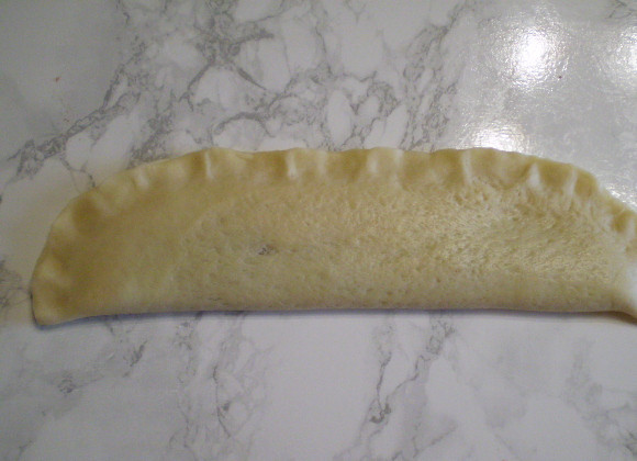 1. Этап. Булочки с вареньем: 10. Плотно скрепляем края.