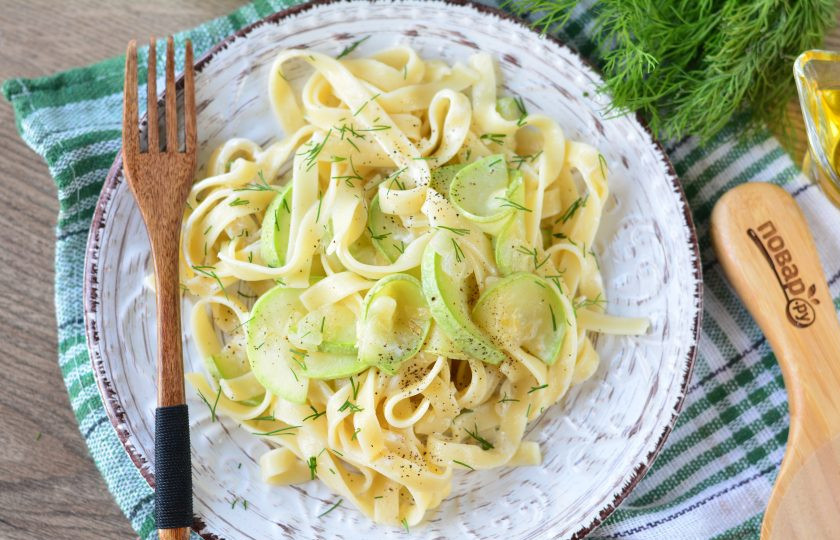 1. Этап. Фетучини с кабачками: Сразу подавайте к столу. Приятного аппетита!